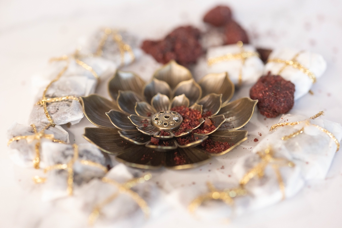 R62_0490_Shoshana_product_photos_ASP_web - Spiritual Teachers Voodoo Ancestral Incense