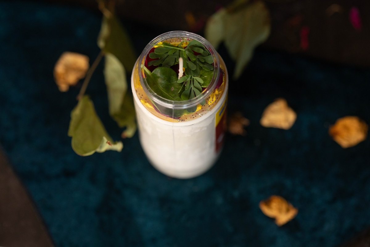 R62_0575_Shoshana_product_photos_ASP_web - Spiritual Teachers Voodoo Prosperity Candle