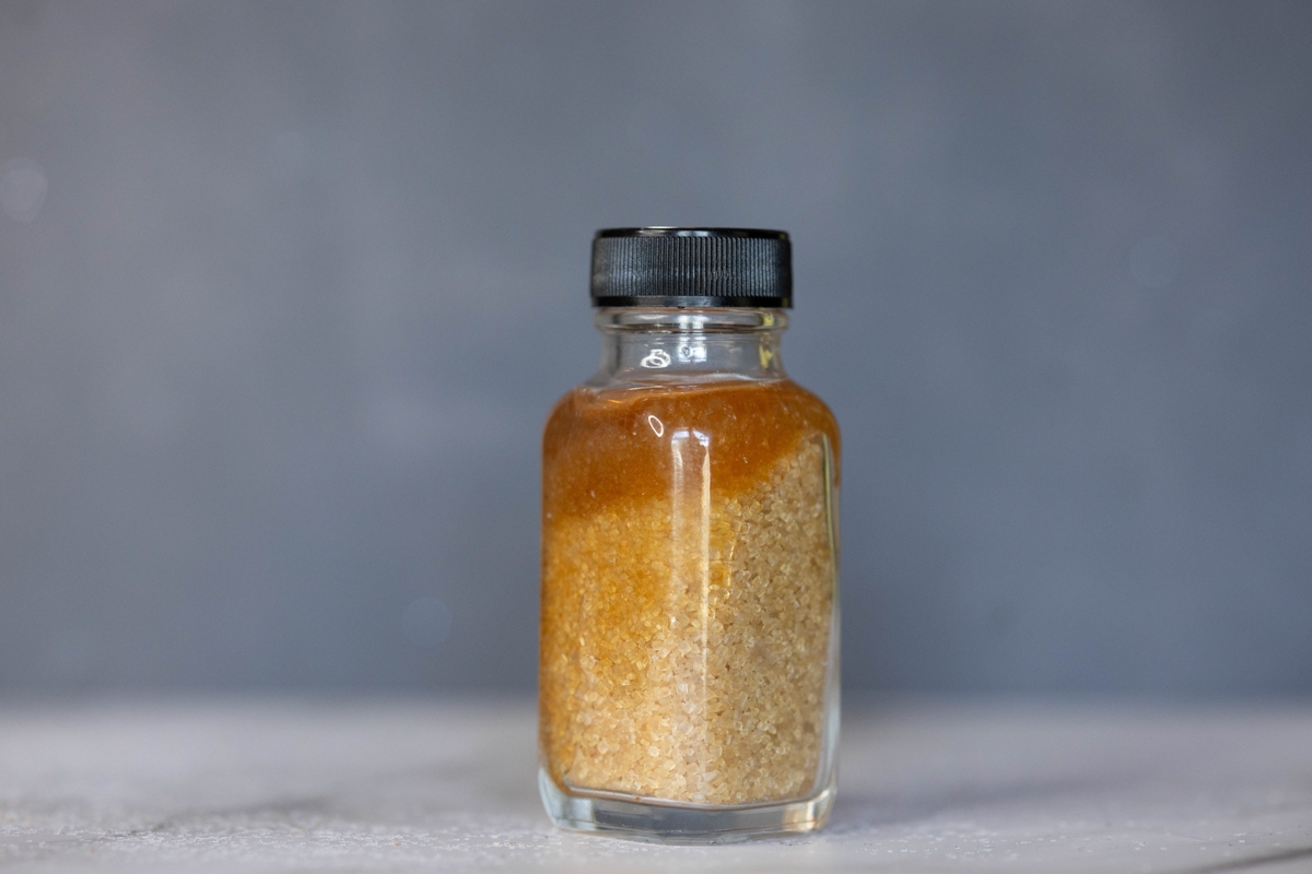 R62_0753_Shoshana_product_photos_ASP_web - Spiritual Teachers Voodoo Dry Skin Moisturizing Sugar Scrub