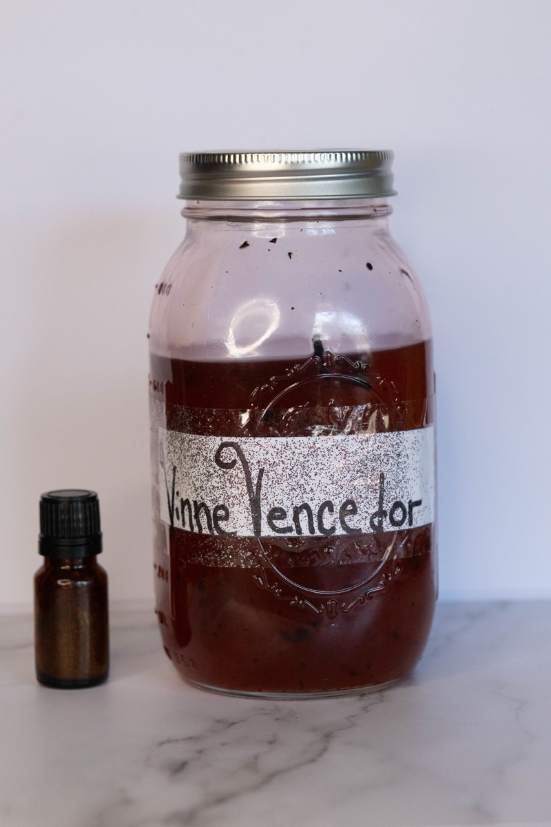 R62_0418_Shoshana_product_photos_ASP_web - Spiritual Teachers Voodoo Vienne Vence Dor Oil